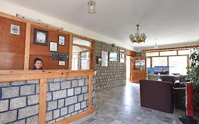 Tourist Hotel 10 Minutes Walking Distance From The Mall