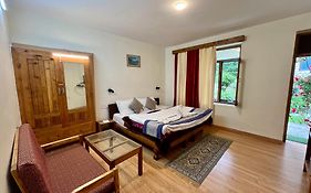 Tourist Hotel 10 Minutes Walking Distance From The Mall